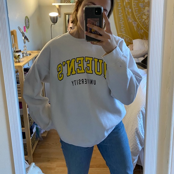 ‼️SOLD‼️ White Queen’s University Crewneck - Picture 2 of 4
